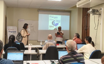 La concejala Aroa Mira en el curso destinado a personas mayores de 45 años