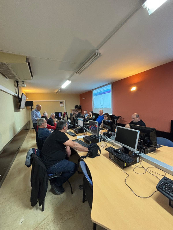 Participants en el taller de creació de contingut