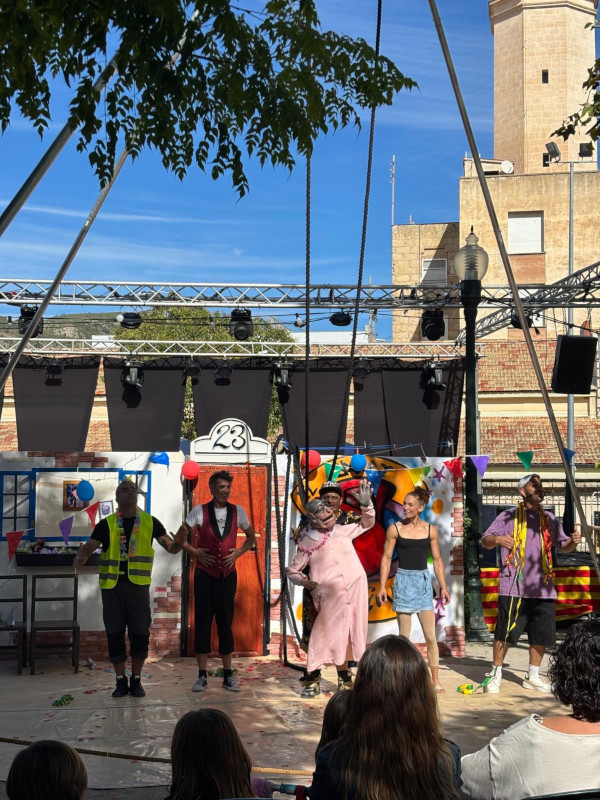 Elenco teatro-circo Barri