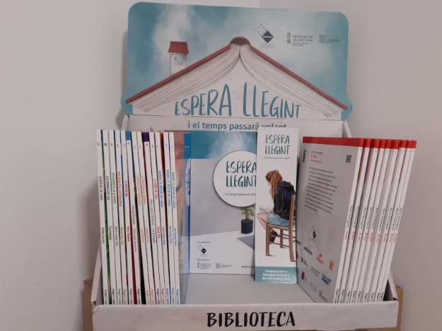 Campanya 'Esperat Llegint' taula amb llibres