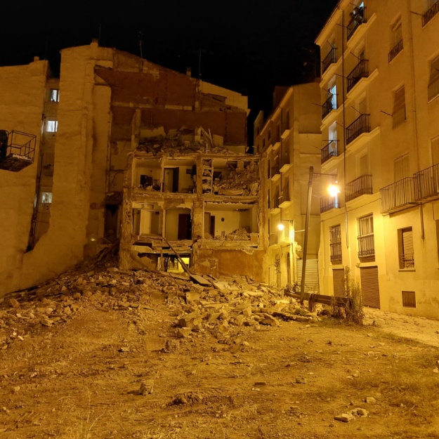 Despreniment en casa que estan demolent en el carrer Sant Gregori