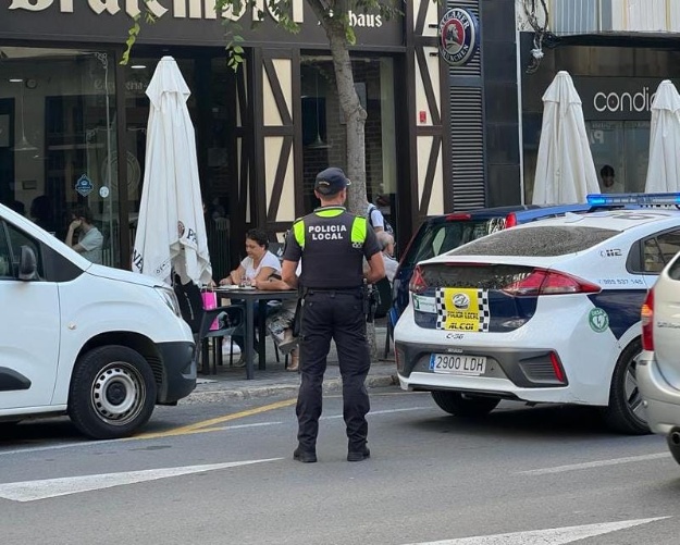 Policía local en la Alameda Camilo Sesto