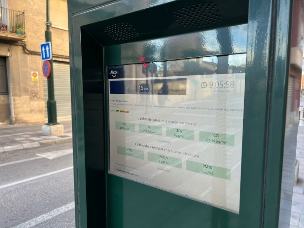 Pantalla interactiva del carrer Entença