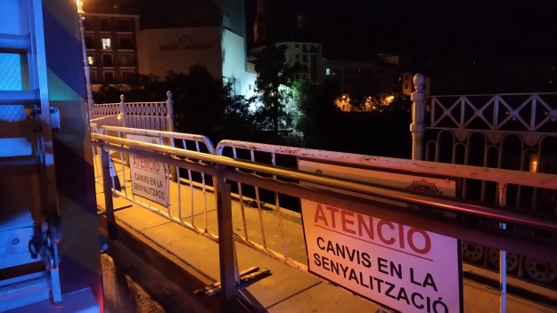 Tros de barana caiguda al pont del Viaducte