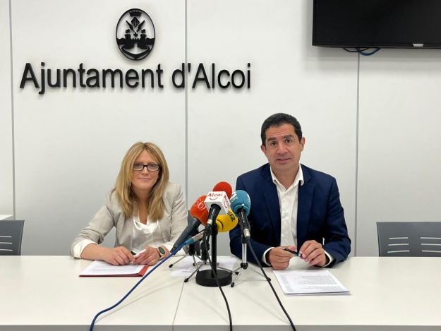 Vanessa Moltó i Toni Francés en la roda de premsa