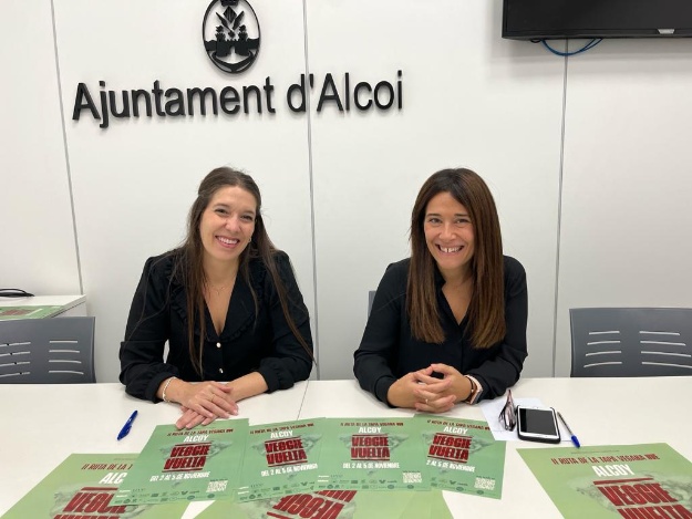 concejala de turismo, lorena zamorano y representante ruta de la tapa vegana