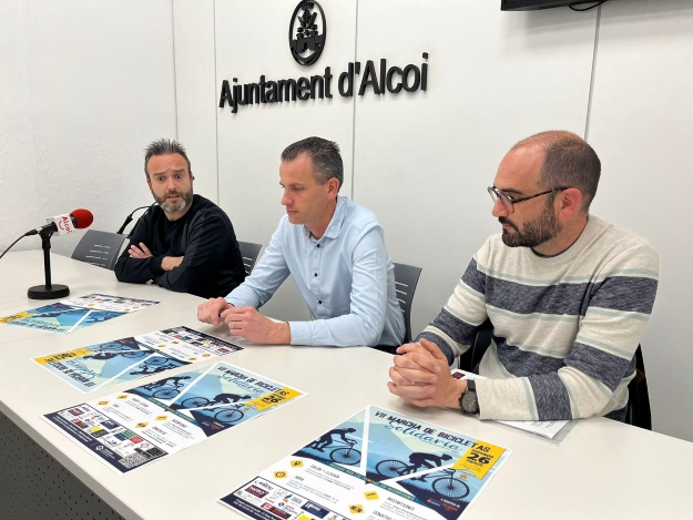 David SeguÌ, Alberto Belda i Javier Pereda en la presentació de la Marxa Solidaria Arnauda 2023
