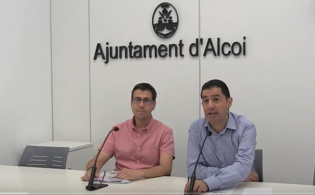 Toni Francés i Pedro Ramiro, tècnic de l'Ajuntament, en la roda de premsa