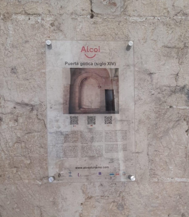 Señalización del arco gótico del antiguo Convento de San Agustín