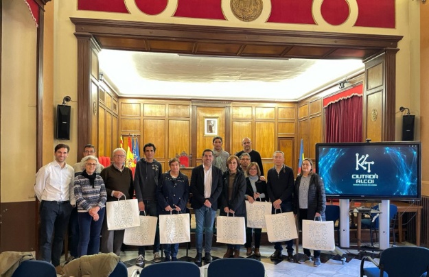 Acte d'entrega del kit ciutadà al saló de plenaris