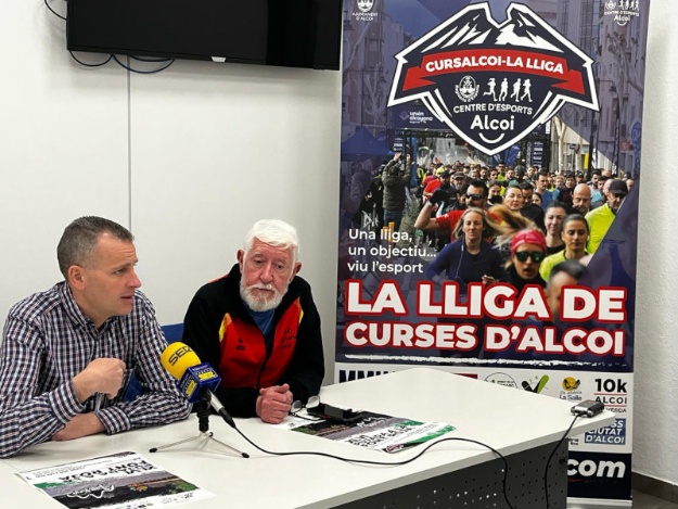 El concejal de Deportes, Alberto Belda, y el presidente del Club Atletismo Alcoy, Toni Giner