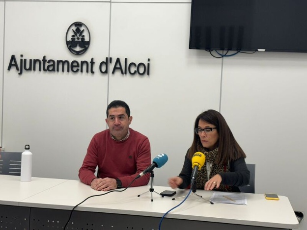 Antonio Francés y Lorena Zamorano en sala de prensa