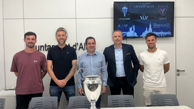 Capitanes del Alcoyano, alcalde de Alcoy y presidente del Club