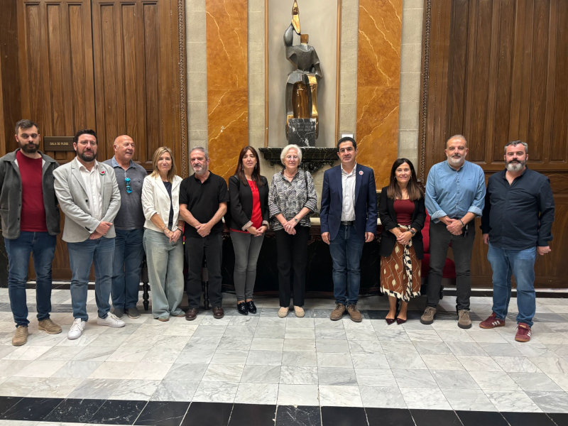 Miembros de la corporación con Carmen Negrín