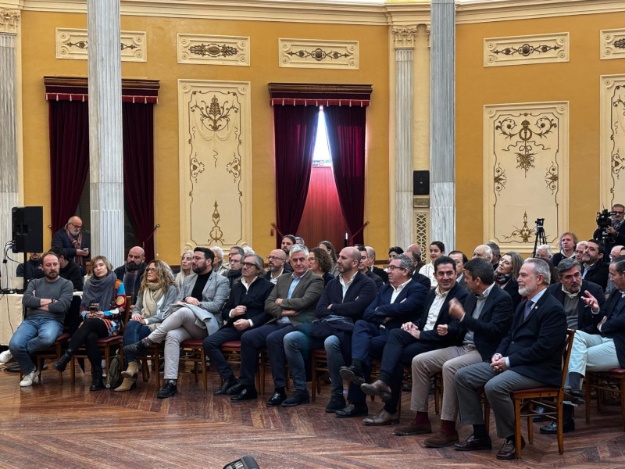 Autoridades durante la presentación en el Círculo Industrial de Alcoy