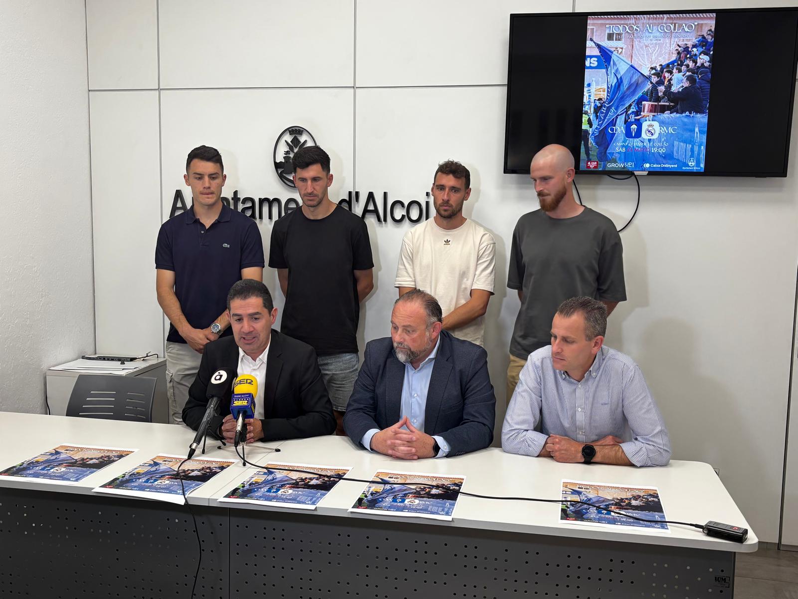 Persones que explica la notícia en roda de premsa