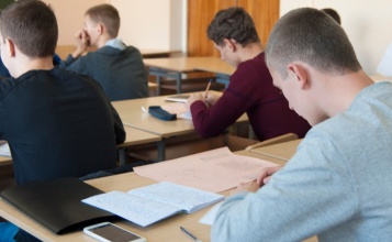 Estudiants durant una prova