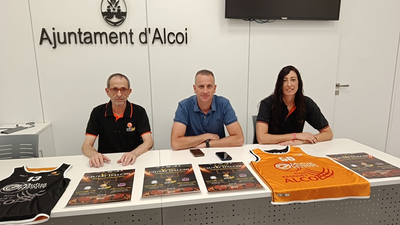 Alberto Belda i representants del Nou Bàsquet Alcoi en roda de premsa