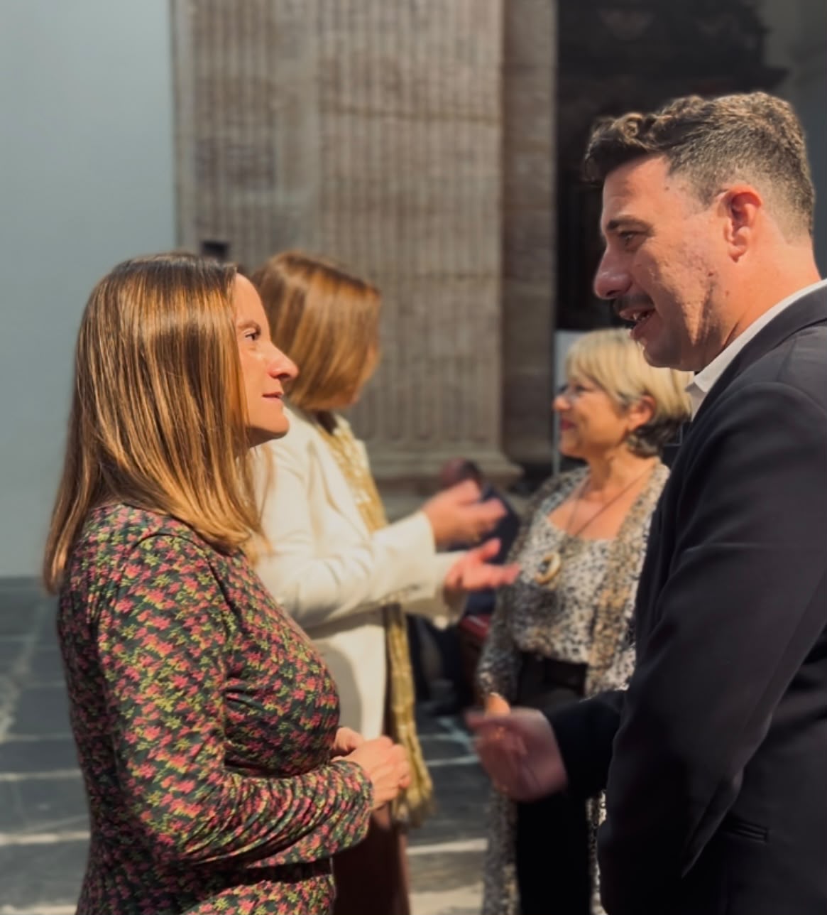 El vicealcalde i la presidenta de l'AVL a l'obertura del curs