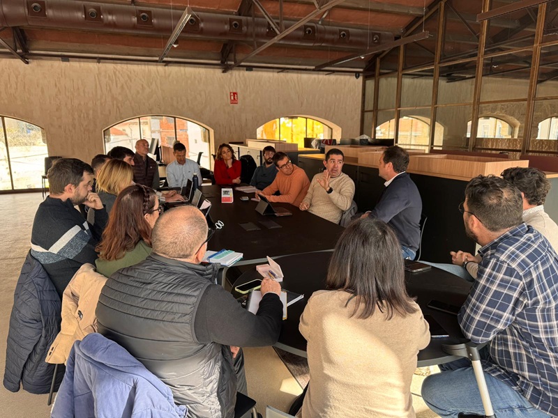 Personal de l'Ajuntament en una reunió al Parc Tecnològic