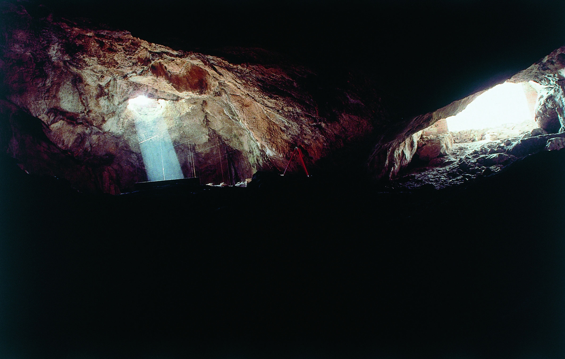 Interior de la Cova de l'Or (Beniarrés)