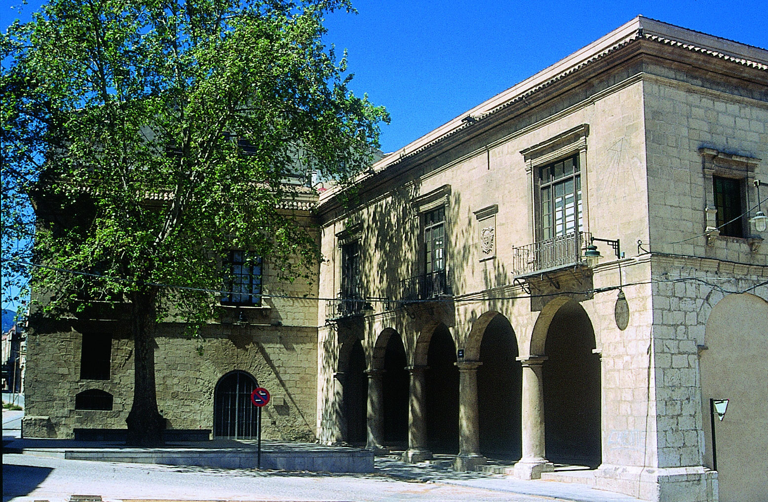Imatge actual de la placeta del Carbó i de l’edifici del Museu