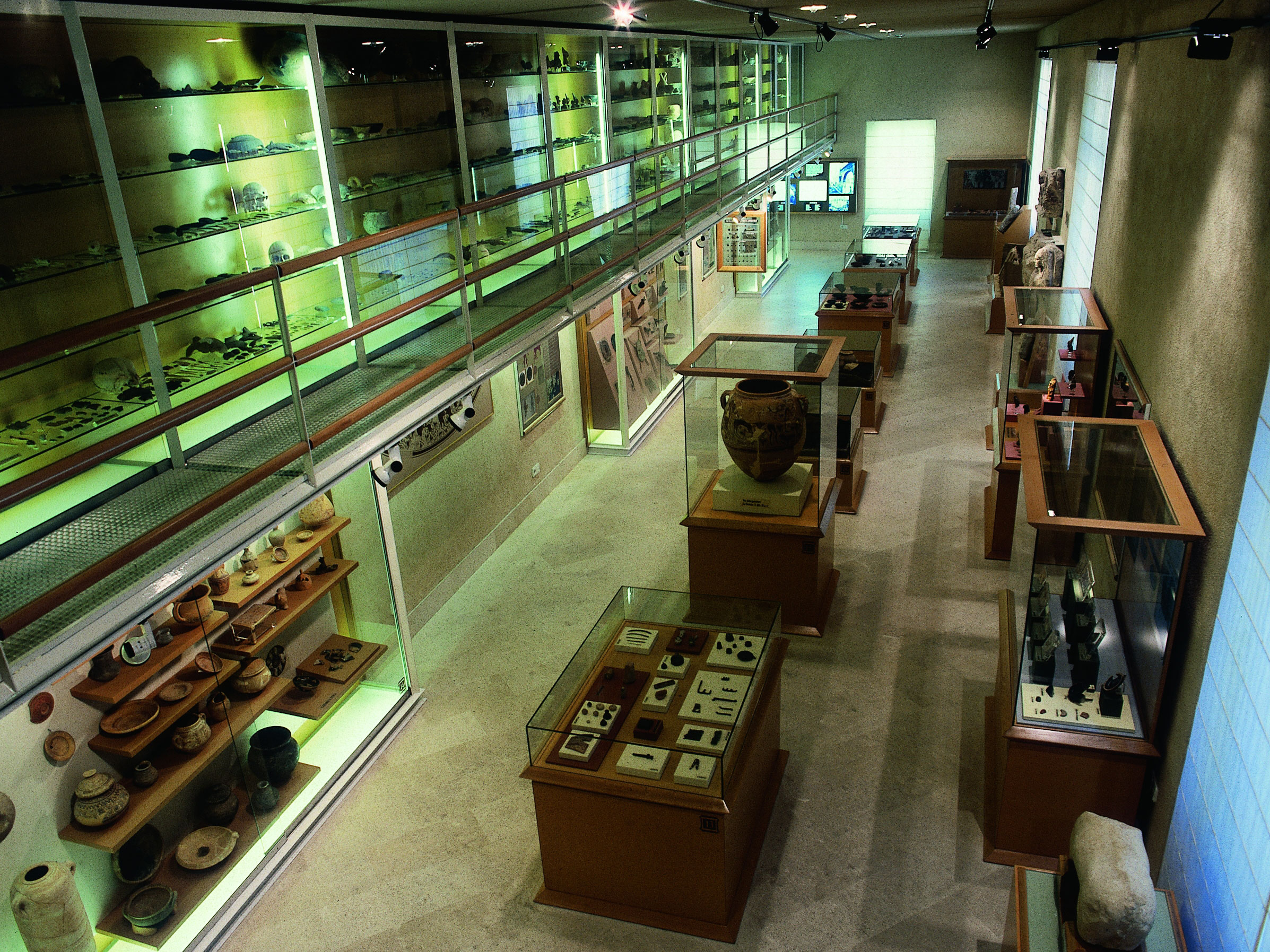Vista de una de las salas de la exposición permanente y del almacén visitable