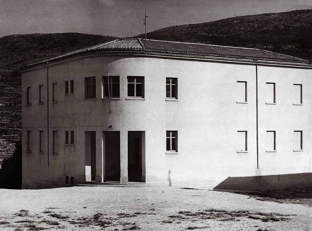 Vista parcial de la Escuela de Batoi. Año 1957. Arxiu Municipal d’Alcoi (Fondo: R. Canalejas)