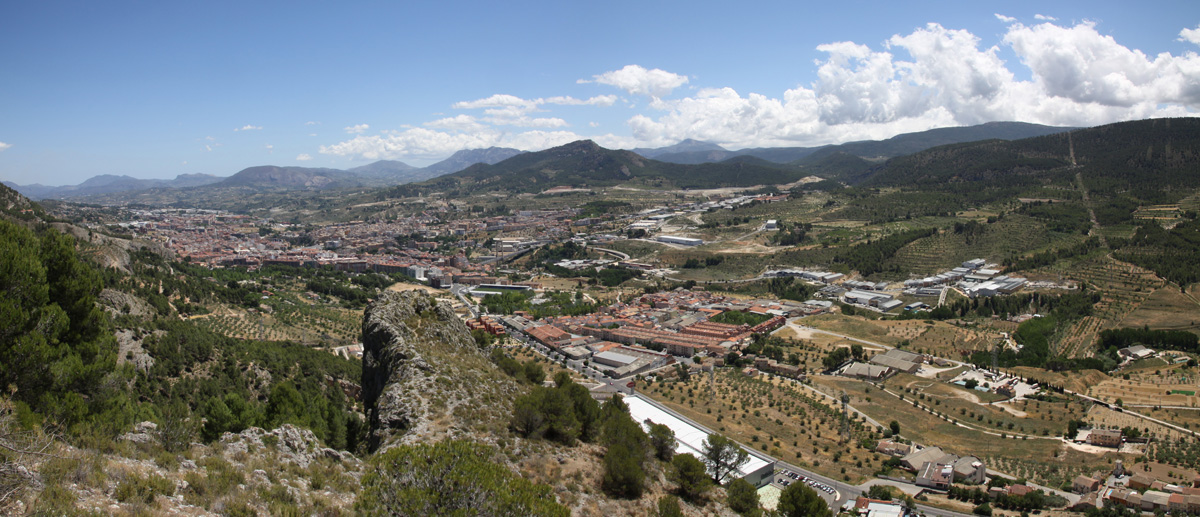 Vista general d’Alcoi, amb el barri de Batoi en primer terme. 2013. Museu Arqueologic d’Alcoi.