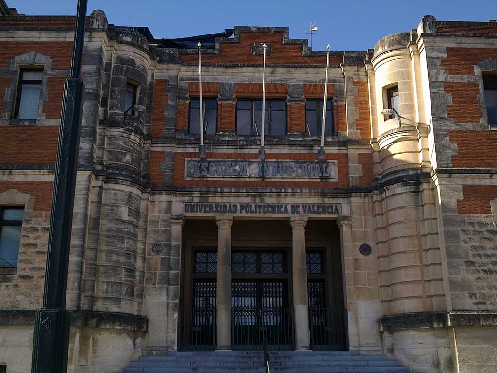 Fotografía de la fachada de la escuela