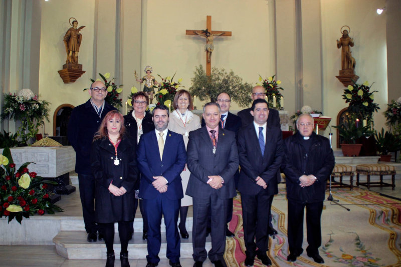 Festivitat de Sant Maure - Grup de persones en l'altar