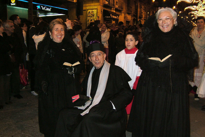 Personatges vivents del Betlem de Tirisiti recorrent el carrer