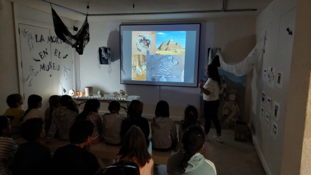 Moment de l'activitat en el Museu