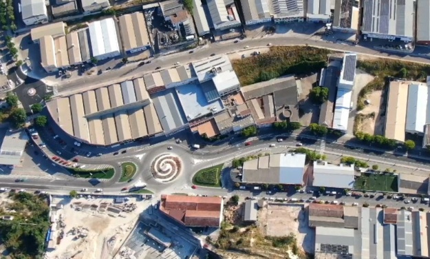 Fotografia aèria de la Beniata i rotonda d'accés sud