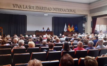 Aroa Mira y Toni Francés en el acto de Bienvenida del curso