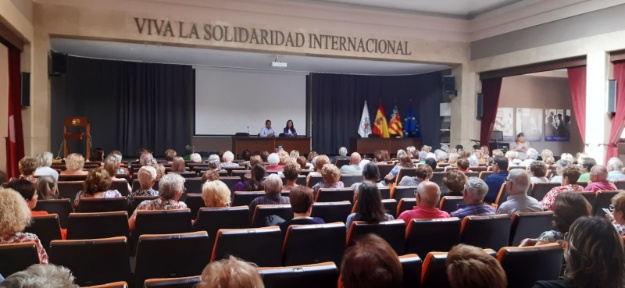 Aroa Mira y Toni Francés en el acto de Bienvenida del curso