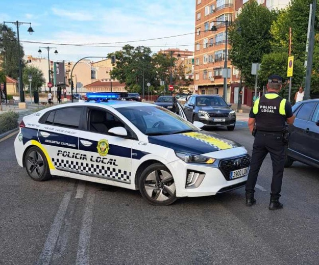Cotxe de policia realitzant un control