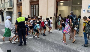 Entrada de escolares al colegio