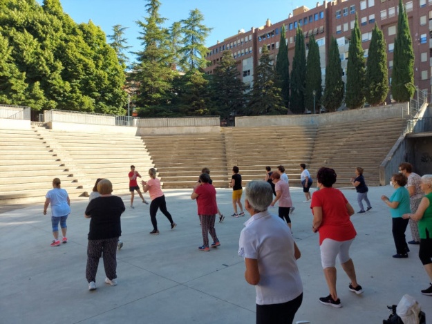 Aules Gent Gran a l'aire lliure a Juliol