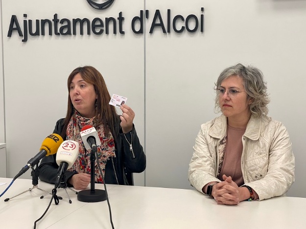 Teresa Sanjuán y Elia Linares en la rueda de prensa