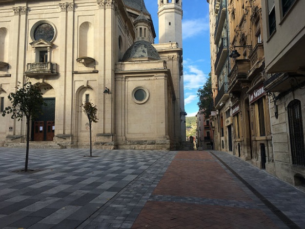 Plaça Ramón y Cajal després de la intervenció duta a terme amb l'EDUSI