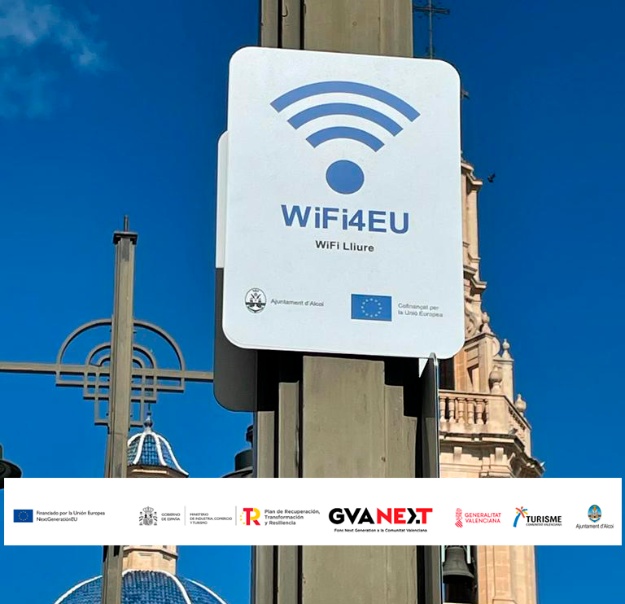 Un cartel de wifi gratuito en una farola