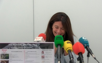 lorena zamorano en la rueda de prensa