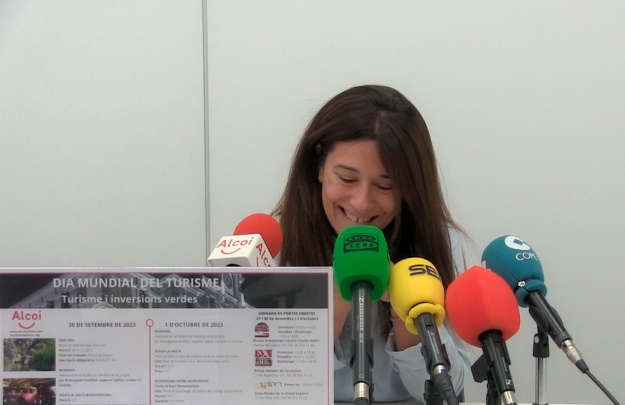 lorena zamorano en la rueda de prensa