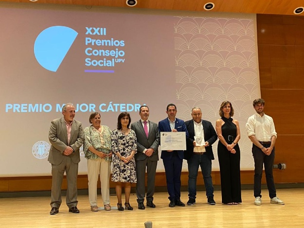 Antonio Francés junto a los representantes de la UPV