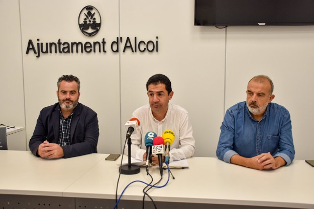 foto de la roda de premsa ajudes euros 1,65 milions d'euros