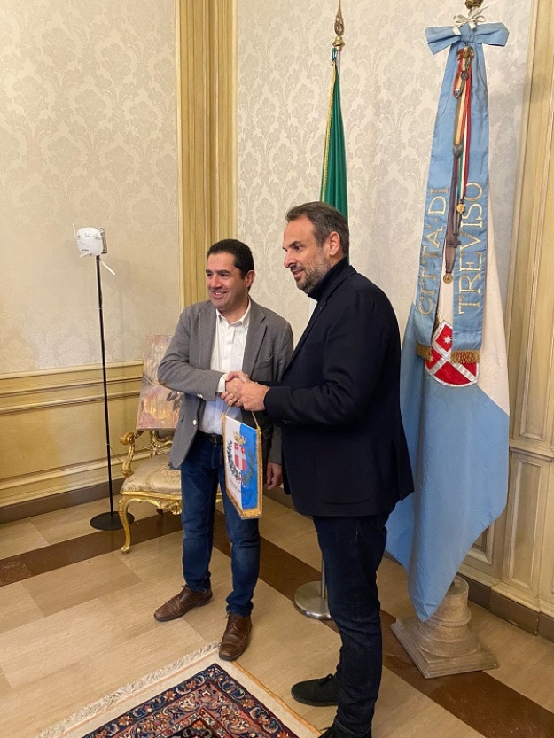 Toni Francés, alcalde d'Alcoi, i Mario Conte, alcalde de Trevisso