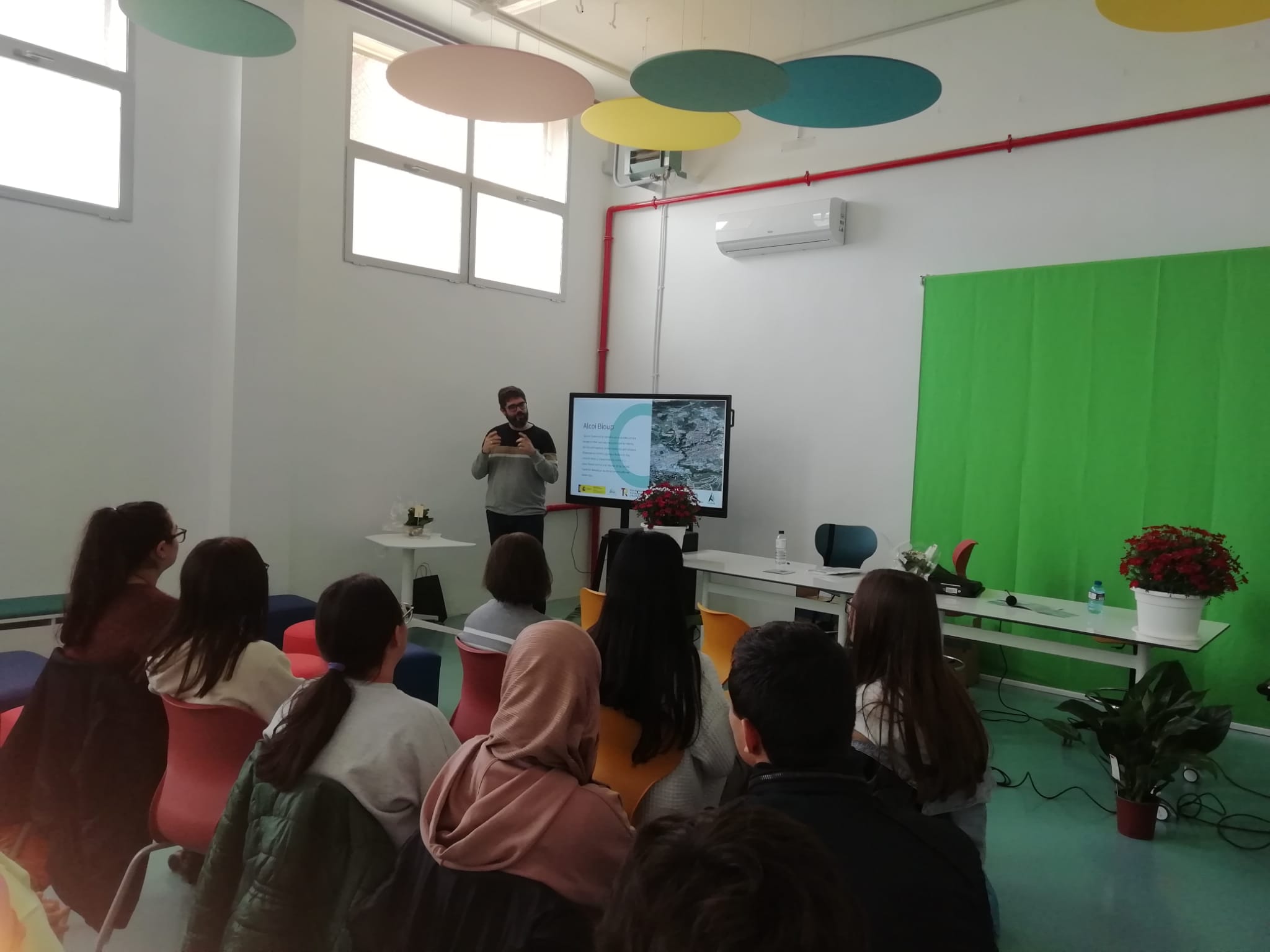 Charla AlcoiBioUp en el Pare Vitòria