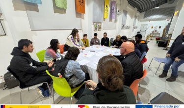 Dinàmica de grup en l'assemblea participativa d'AlcoiBioUp! celebrada en Àgora Alcoi