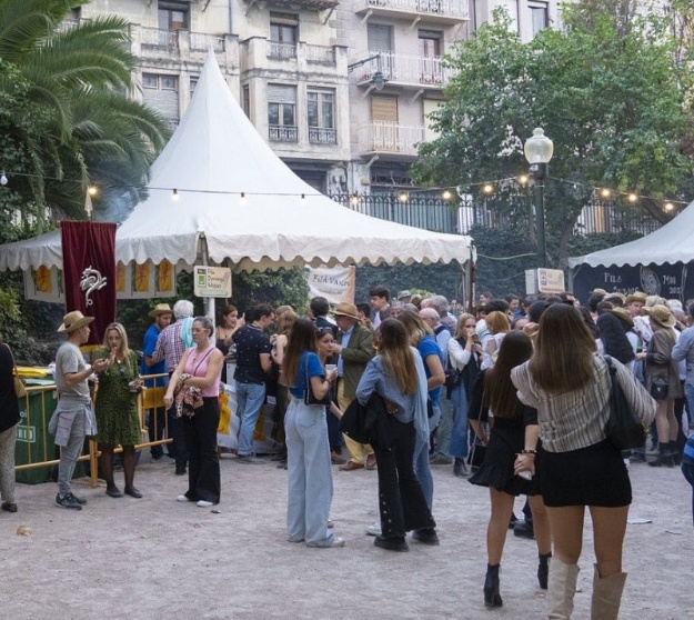 Carpes muntades en la Glorieta en Mig any